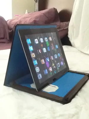 ipad stand 2.webp